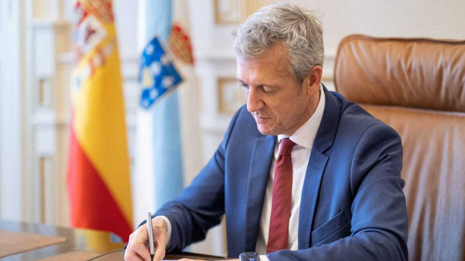 El presidente gallego, un peregrino más - Escuchar ahora