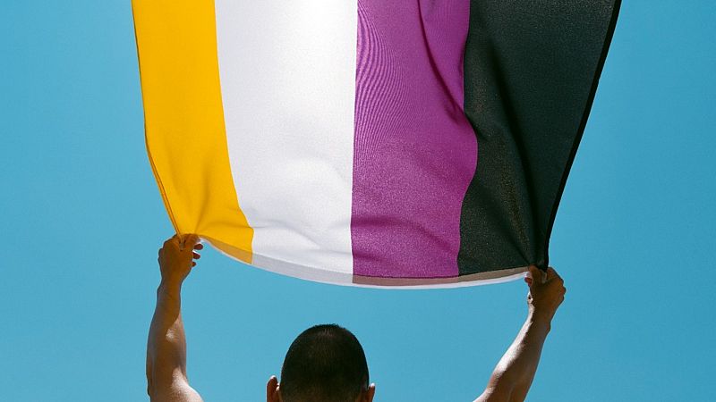 Por tres razones - Charlie tras su mastectomía: "sé que siempre seré diferente" - Escuchar ahora