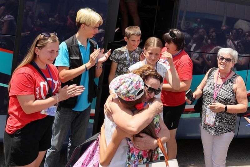 Sin Fronteras-Menores ucranianos pasaran el verano en la Comunitat Valenciana lejos de la guerra - Sin fronteras | Escuchar