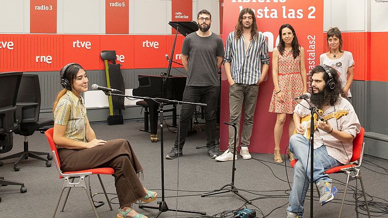 Abierto hasta las dos - Anni B Sweet y Los Estanques o Los Estanques y Anni B Sweet - 03/07/22