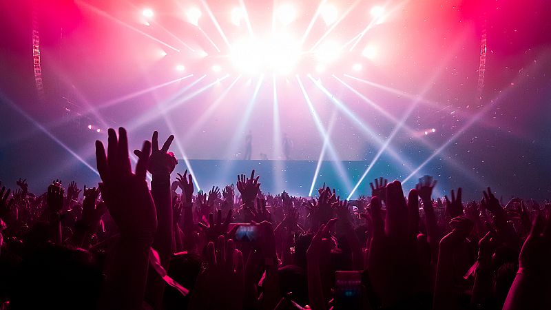 El Festival Cala Mijas ultima el acondicionamiento del recinto Sonora Mijas para acoger a más de 100.000 personas en tres días de conciertos - Escuchar ahora