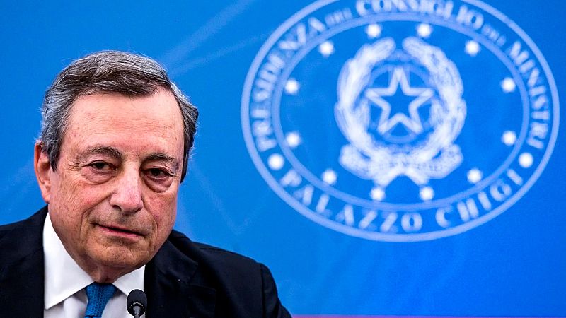 Más cerca - Italia maniobra para salvar su Gobierno