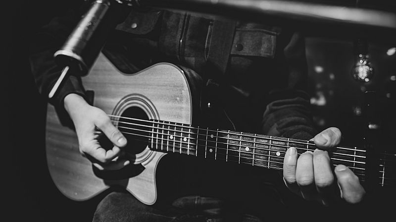 Por tres razones - Canciones de autoría encubierta - Escuchar ahora