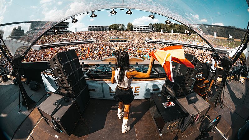 Por tres razones - La primera DJ española en Tomorrowland: "Era mi sueño"