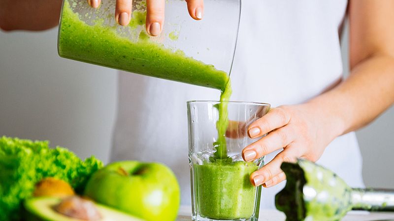 Por tres razones - El ayuno y la dieta détox no son buenas para la salud - Escuchar ahora