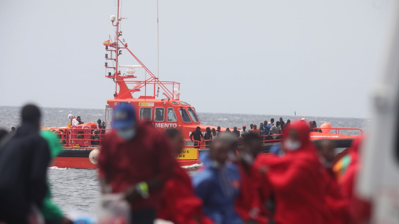 Por tres razones - Migrantes en Canarias: "No volvería a hacer ese viaje" - Escuchar ahora