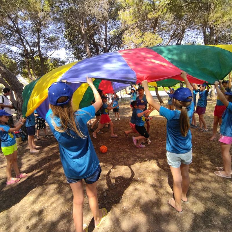 100 menores ucranianos pasan el verano en Valencia en paz y lejos de la guerra - Sin fronteras | Escuchar