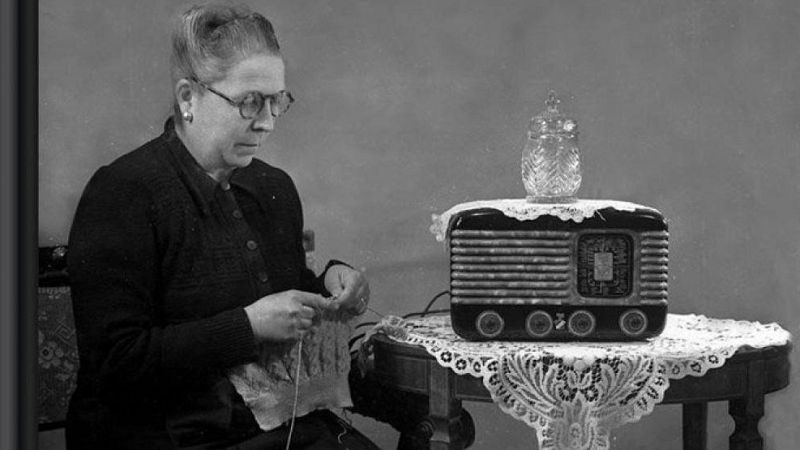 Amigos de la onda corta - Elena Francis. Franquismo y subordinación de la mujer - 08/09/22