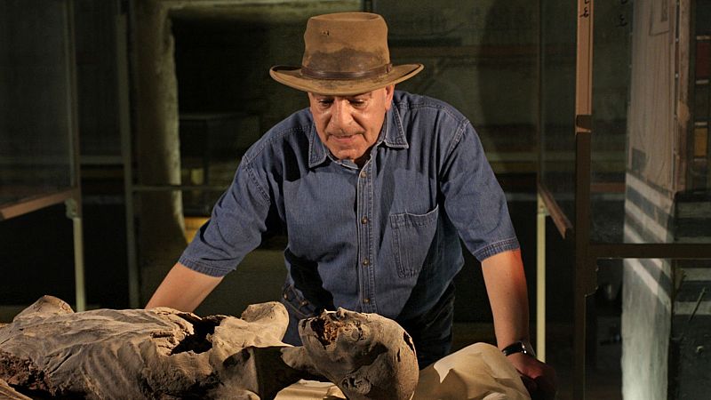 El ojo critico - Zahi Hawass y las sorpresas de Tutankamón - Escuchar ahora