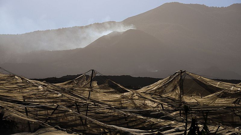 14 horas fin de semana -24 horas fin de semana - El volcán de La Palma es uno de los más estudiados: "Queda mucho tiempo para que la vida vuelva a la normalidad" - Escuchar ahora