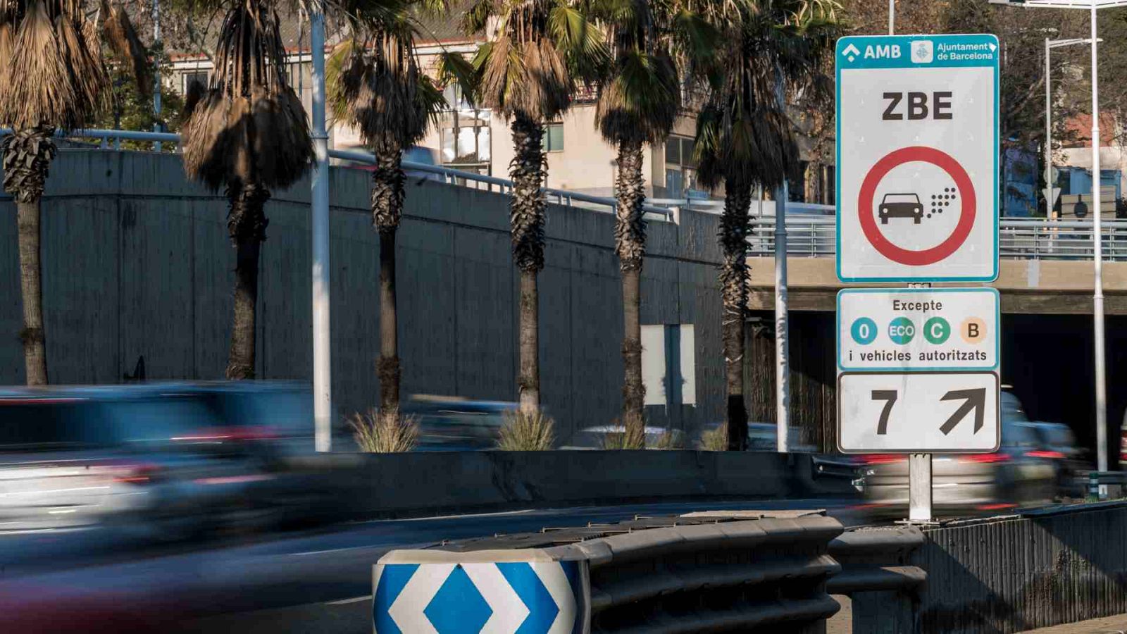 Barcelona redueix les limitacions de la ZBE