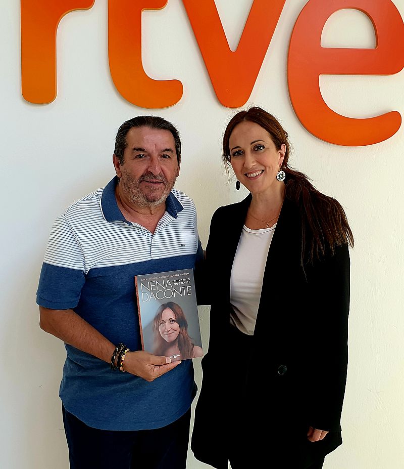 Biblioteca Pública - Nena Daconte revela en Tenía tanto que darte el ascenso y el infierno de una carrera musical quebrada por drogas, maltrato y trastornos mentales