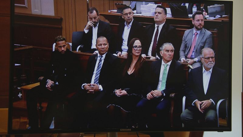 Primer dia de judici pel fitxatge de Neymar, sense la seva presència