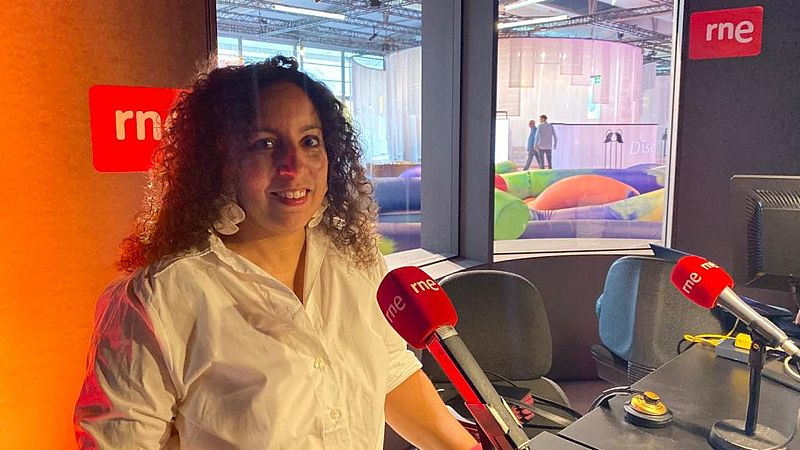 Las Mañanas de RNE con Íñigo Alfonso - Najat El Hachmi, escritora: "El imaginario que escribimos tiene que estar en consonancia con la sociedad actual" - Escuchar ahora