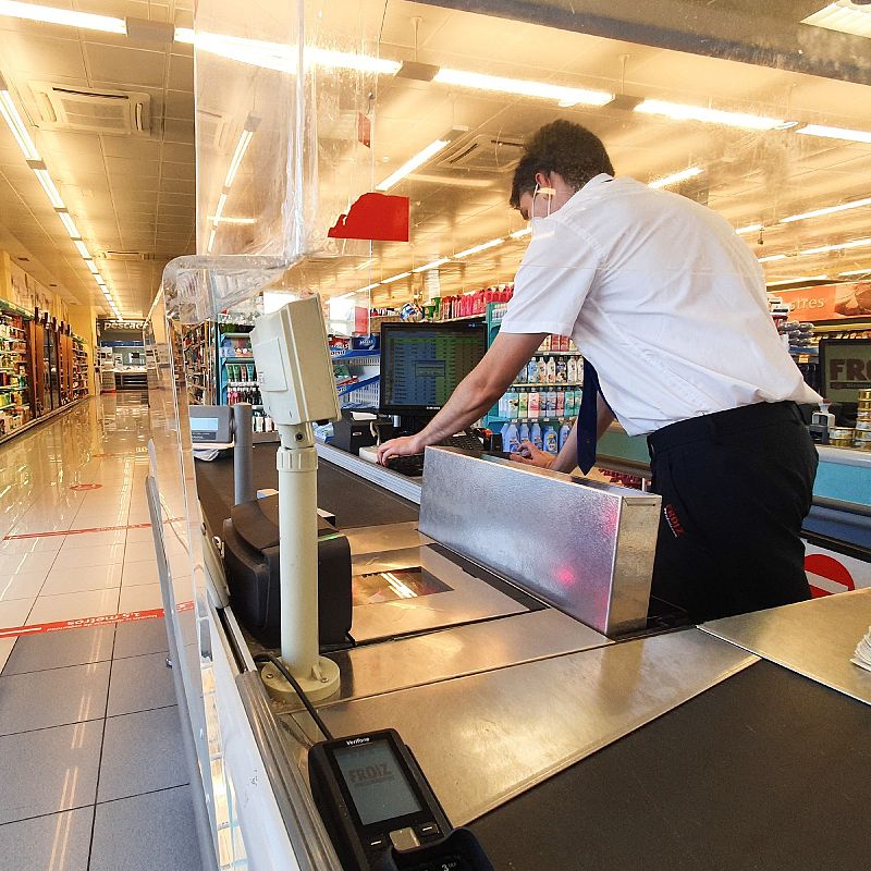 Más cerca - Nos preguntamos en qué consistiría el "despido reparativo" - Escuchar ahora