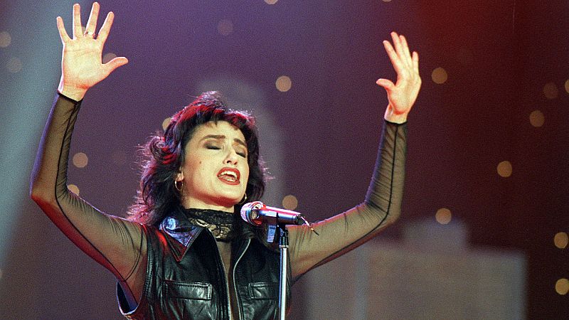 Rebobinando - Luz Casal, 'Besaré el suelo' - 01/11/22