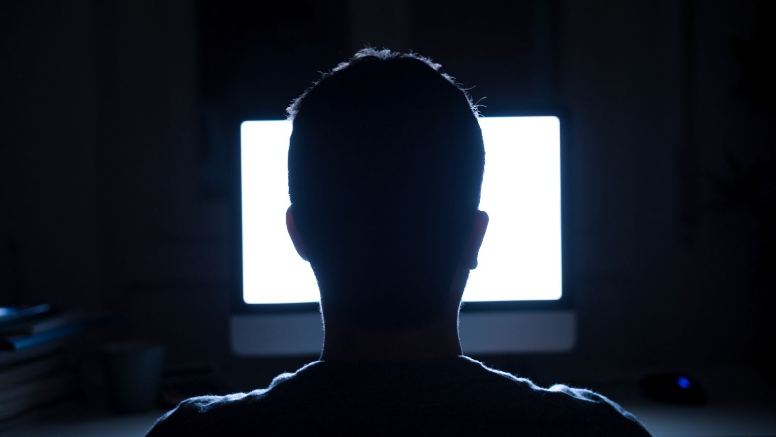 Por tres razones - Foros de prostitución: puntuación y vejación a mujeres - Escuchar ahora