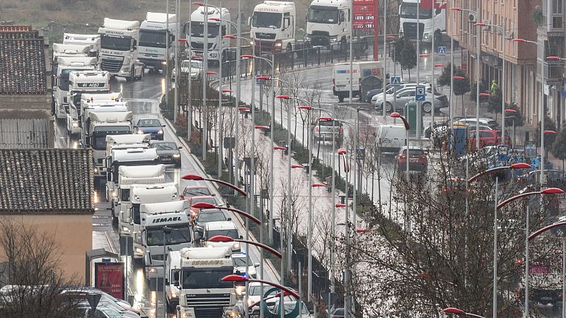 Las Mañanas de RNE con Íñigo Alfonso - Parte del sector del transporte no secunda el paro: "No hay ningún país en la UE que tenga nuestra protección jurídica"