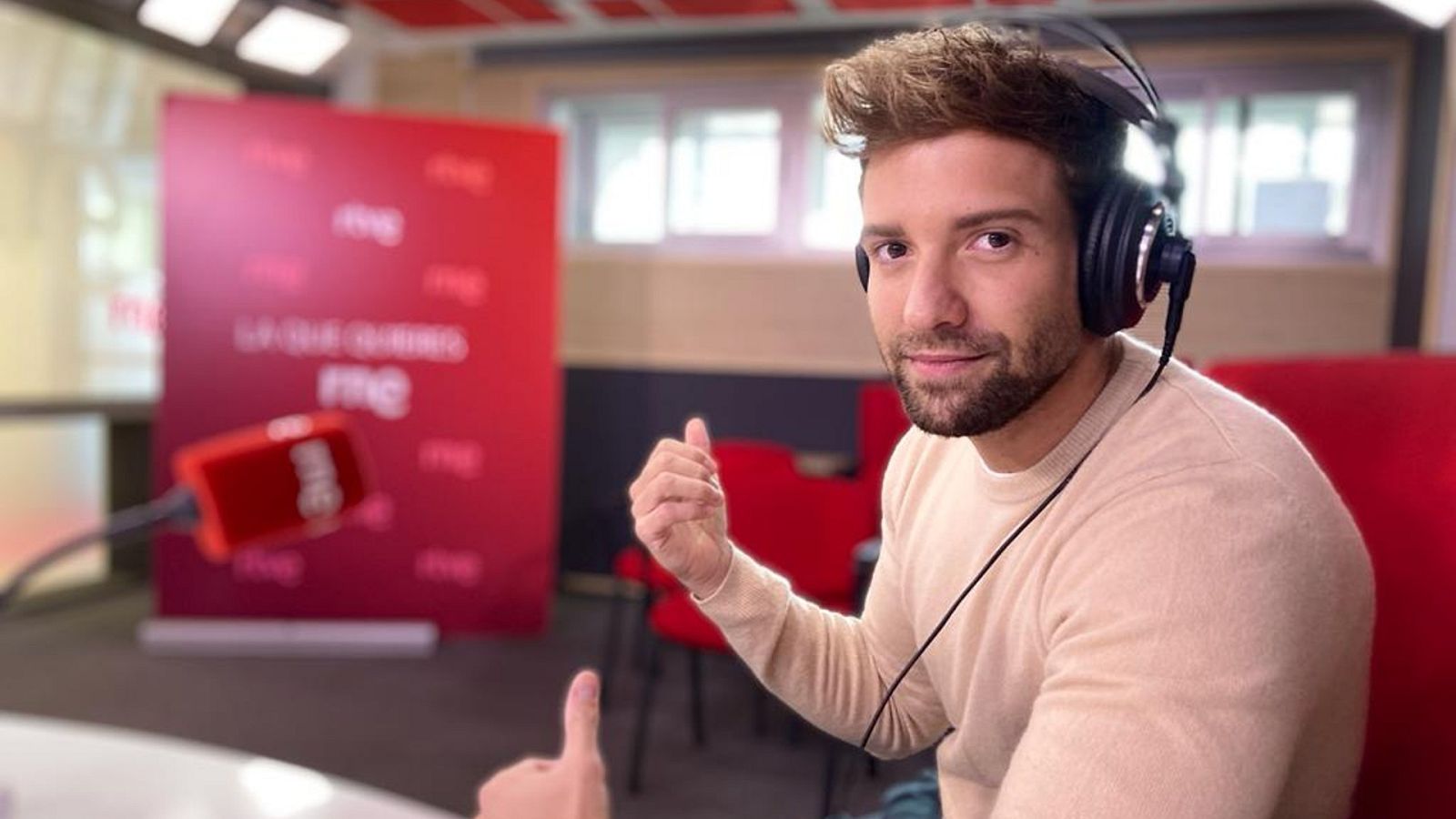 A media mañana - Pablo Alborán: "Sigo teniendo ganas de cantarle al amor" - Escuchar ahora