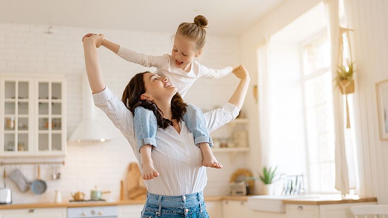 Más cerca - Ley de Familias para reconocer todas las formas de serlo - Escuchar ahora