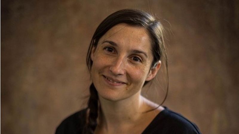 Libros de arena - Clara Peñalver y 'La importancia de tu nombre' - Escuchar ahora