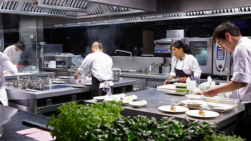 Por tres razones - Atrio: Tras superar el robo presenta su nueva Fundación - 21/12/22 - escuchar ahora