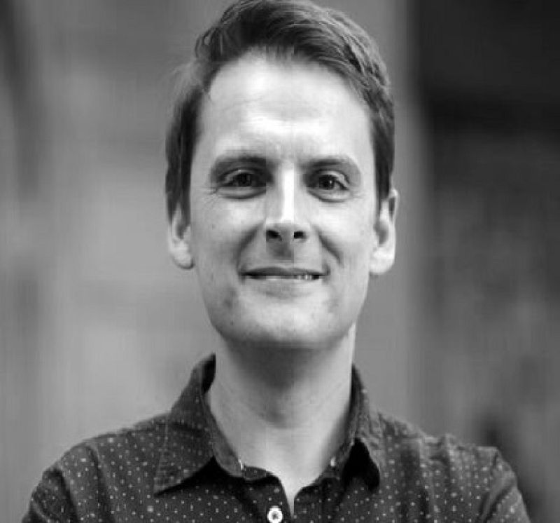 Laureano Debat, Casa de nadie