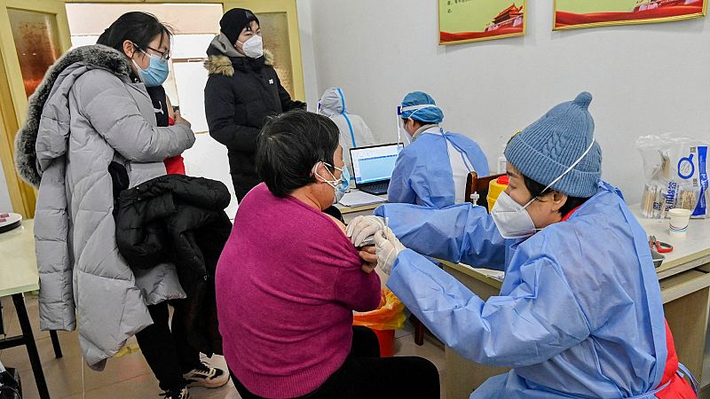 14 Horas - Isabel Sola (CSIC): "Nuestras vacunas deberían seguir protegiéndonos ante la enfermedad severa del coronavirus"