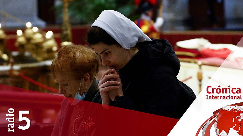 Crónica internacional - Abre la capilla ardiente de Benedicto XVI - Escuchar ahora