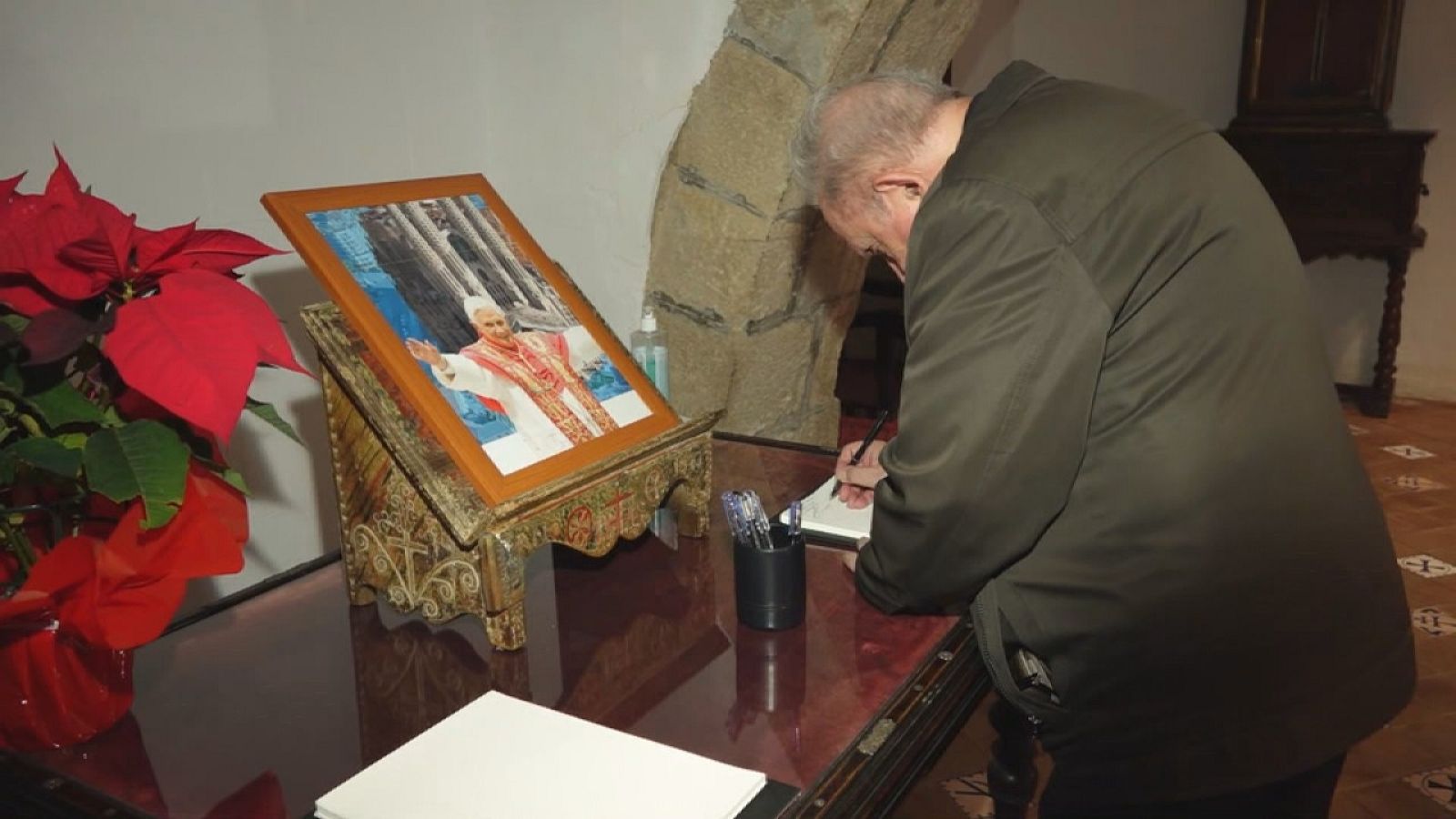 Barcelona acomiada Benet XVI al Palau Episcopal