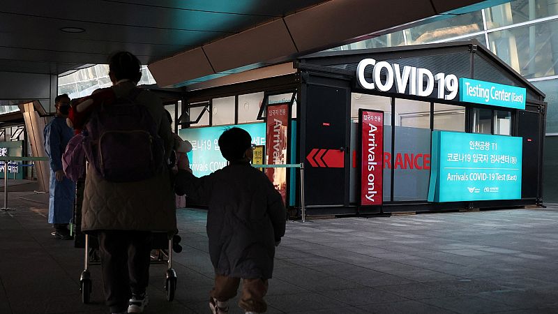 Las Mañanas de RNE con Íñigo Alfonso - Nuevas variantes COVID-19: "Tenemos que estar vigilantes en Europa, pero sin alarmismo"