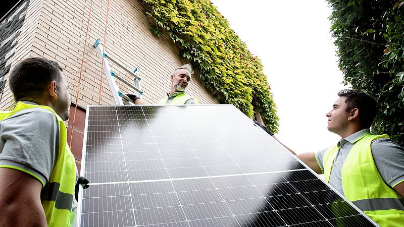 A media mañana - El sol en casa y la energía barata - 16/01/23 - escuchar ahora