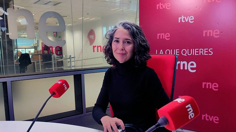Las Mañanas de RNE - Edurne Portela presenta su obra 'Maddi y las fronteras': "El papel de las mujeres en periodos de violencia extrema ha sido fundamental" - Escuchar ahora