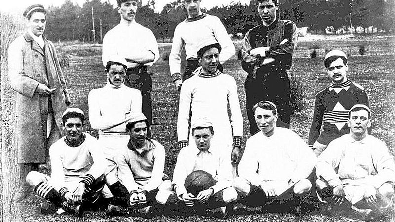 Las cuñas de RNE - El fútbol en España, con los marinos ingleses comienza el espectáculo