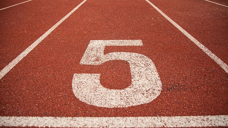 No es un día cualquiera - Verba Volant con Emilio del rio y los cincuentones - Escuchar ahora