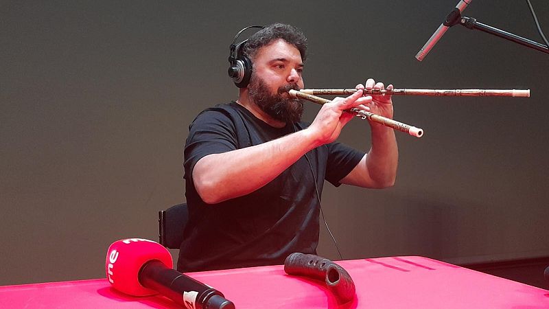 No es un día cualquiera - Abraham Cupeiro y su música con instrumentos recuperados - Escuchar ahora