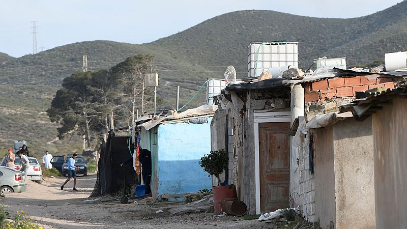 Más cerca - El acceso al padrón, una barrera más para las personas migrantes