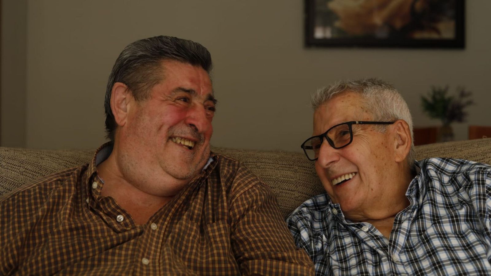 Por tres razones - Mayores compartiendo piso por no poder pagar otra cosa - Escuchar ahora