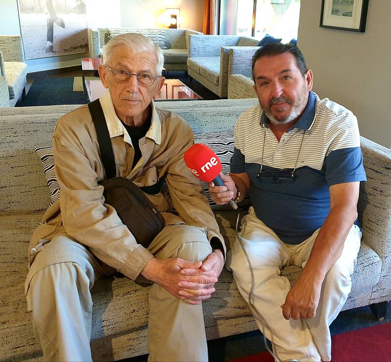 909. Biblioteca Pública - Theodor Kallifatides hace balance de sus años de emigrante en Suecia y rememora su infancia y juventud griegas en Un nuevo país al otro lado de mi ventana