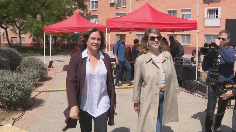 Colau promet rehabilitar edificis del Bes�s i Collboni se suma a crear una oficina contra l'okupaci�