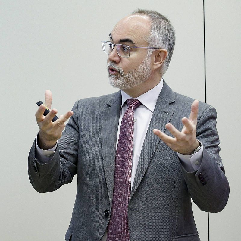 24 horas - Arcadi Navarro, catedrático en Genética: "El alzhéimer es un tsunami que se acerca y que estamos viendo venir" - Escuchar ahora