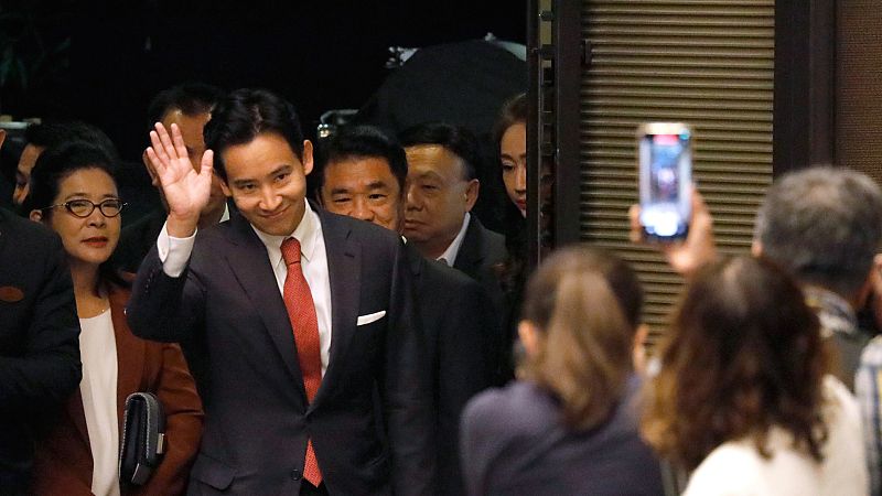 Cinco Continentes - Golpe a la política tradicional de Tailandia