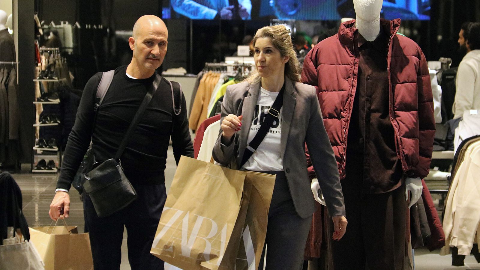 Primer diumenge de la temporada amb botigues obertes a Barcelona | CLARA ONTAÑÓN