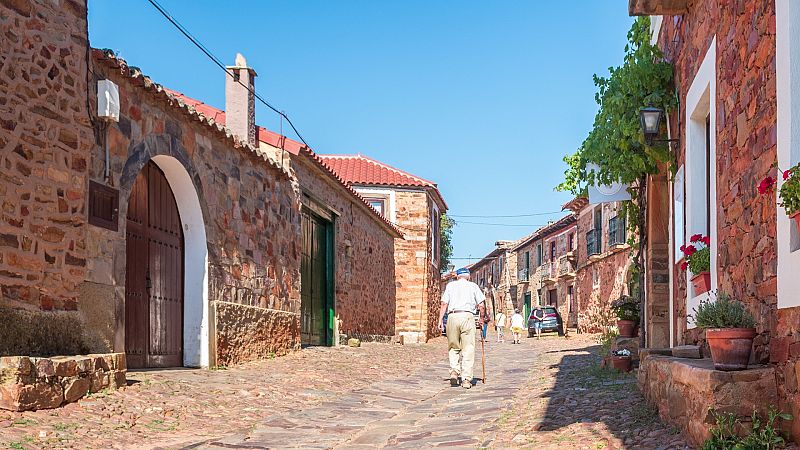 Las mañanas de RNE - La firma I Edurne Portela: votar en un pueblo - Escuchar ahora