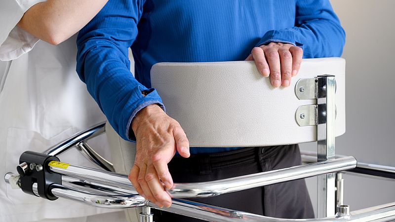 Las Mañanas de RNE con Íñigo Alfonso - Ley ELA: "La falta de recursos económicos familiares acorta su esperanza de vida"