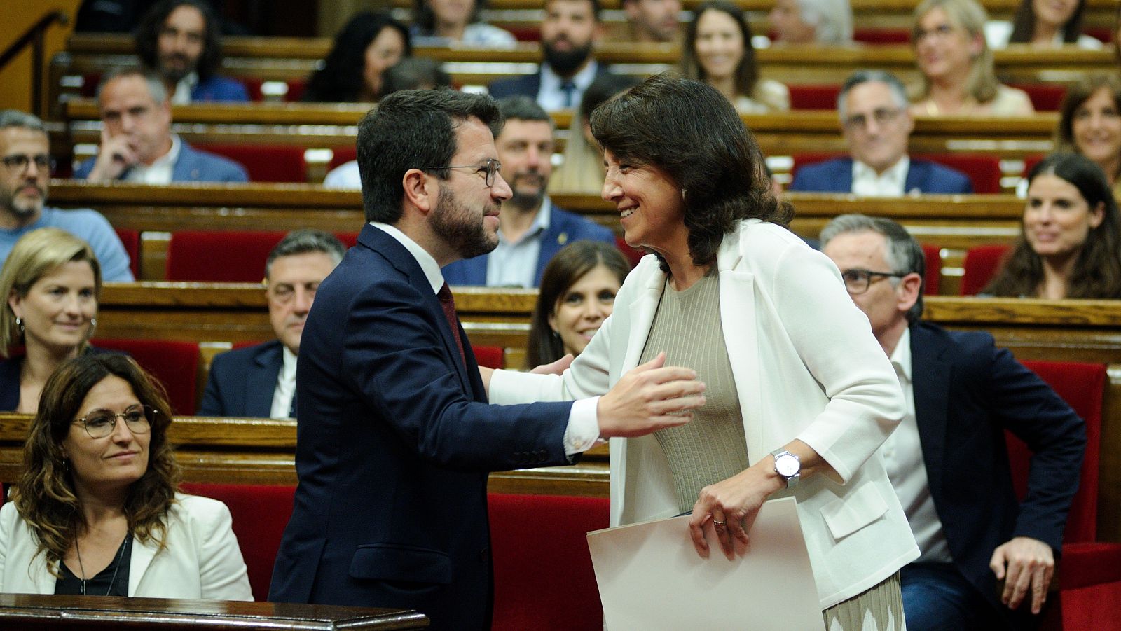 El Parlament posa fi a 10 mesos d'interinitat a la presidència de la Cambra