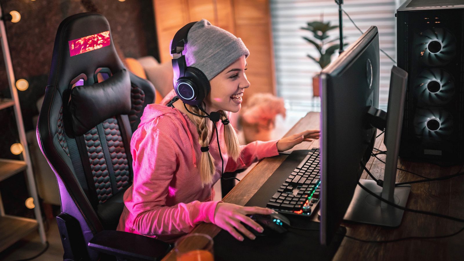 A media mañana - Marina Amores nos presenta su libro 'Play like a girl'  - Escuchar ahora