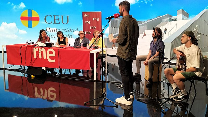 Por tres razones - Anatomía del español: de Elcano a Netflix - Escuchar ahora