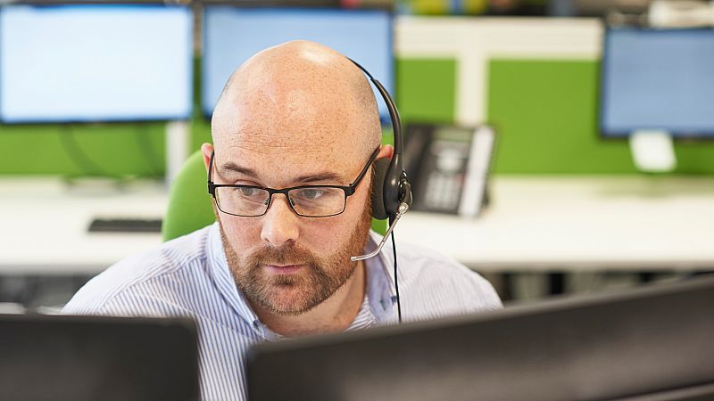 Por tres razones - ¿Seguirán llamándonos sin nuestro permiso? - Escuchar ahora