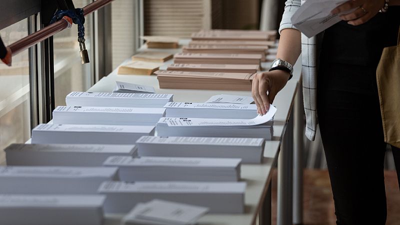 24 horas - Correos se cuela en el ecuador de la campaña del 23J - Escuchar ahora